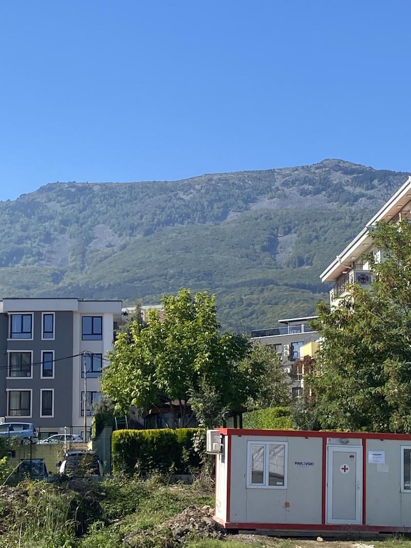 Maisonette with yard, double garage and 2 parking spaces included in the price Maisonette with yard, double garage and 2 parking spaces included in the price