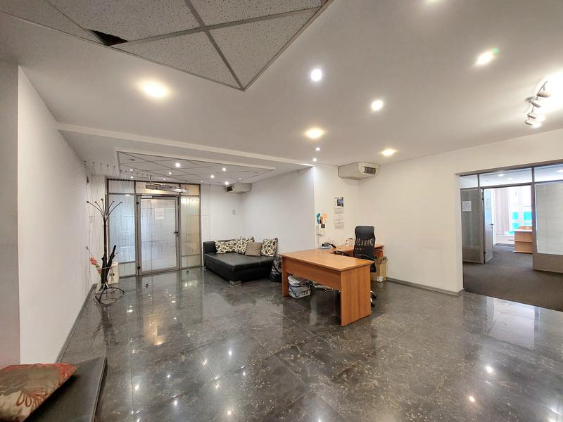 Modern office with separate entrance and option for reconstruction Modern office with separate entrance and option for reconstruction