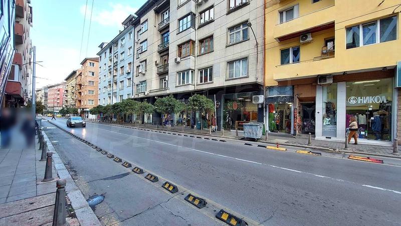 Business property with busy location, suitable for a shop, bakery, office, fast food restaurant Business property with busy location, suitable for a shop, bakery, office, fast food restaurant