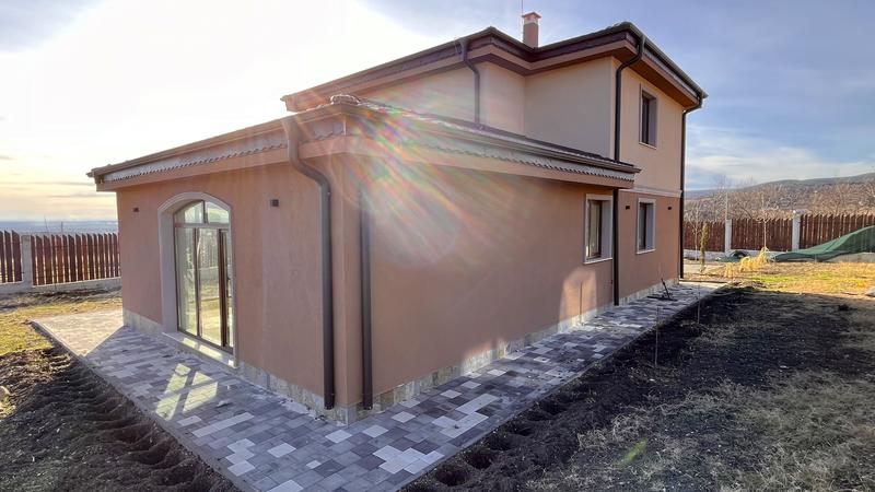 Modern house with three bedrooms and a garden in a villa area of Stara Zagora Modern house with three bedrooms and a garden in a villa area of Stara Zagora