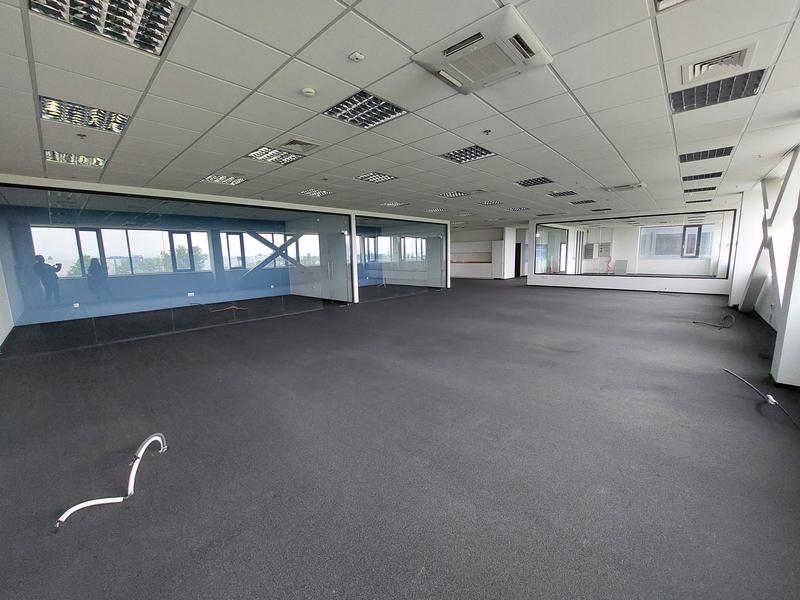 Open space office in class B building with modern amenities Open space office in class B building with modern amenities