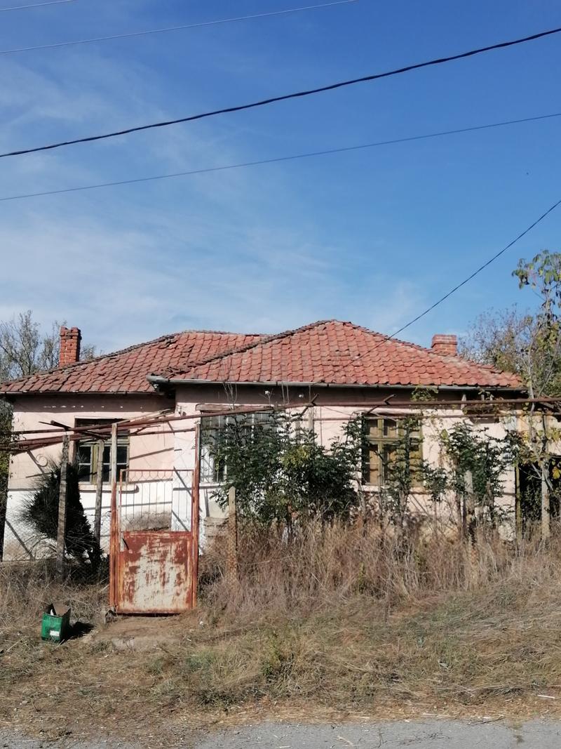 Property with a large garden in a picturesque area 15 km from Bolyarovo Property with a large garden in a picturesque area 15 km from Bolyarovo