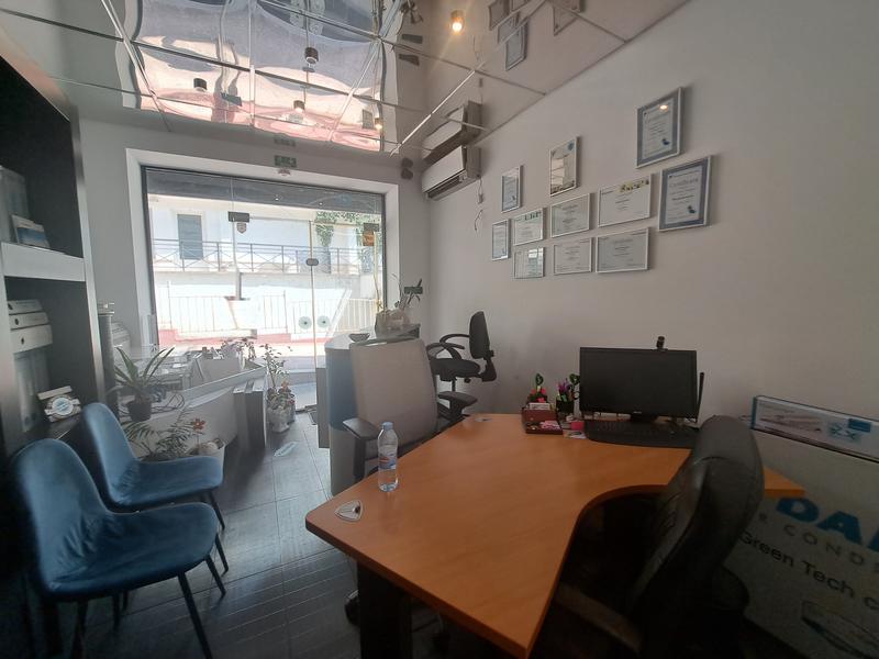 Luxuriously finished ground-floor business property with option for outdoor advertising Luxuriously finished ground-floor business property with option for outdoor advertising