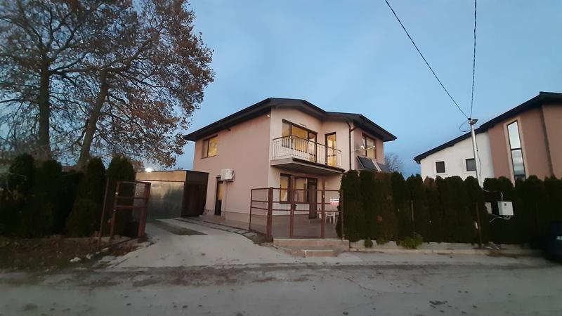Charming two-storåy house with modern amenities Charming two-storåy house with modern amenities