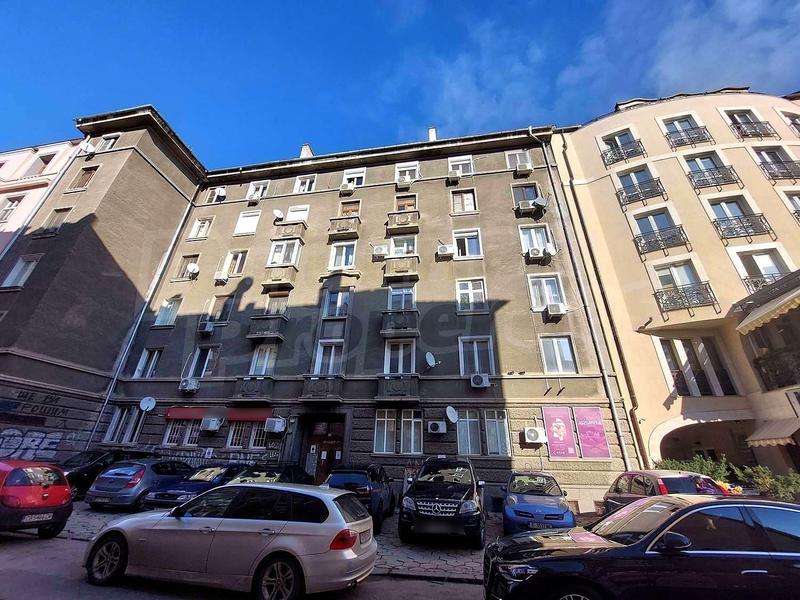 Apartment with top location near Sofia University metro station Apartment with top location near Sofia University metro station