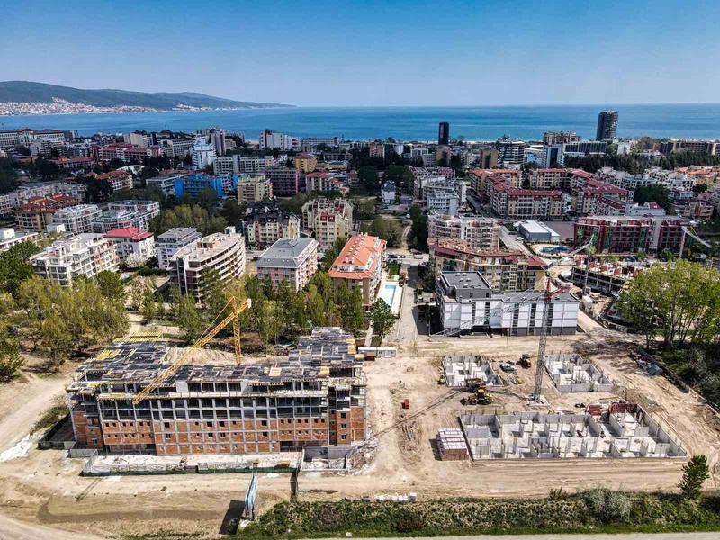 Impeccable complex amidst parklands, with top-class amenities