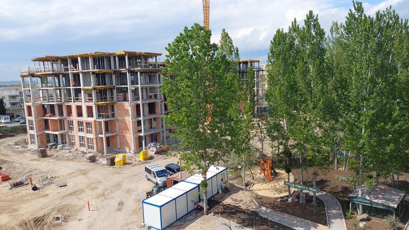 Impeccable complex amidst parklands, with top-class amenities