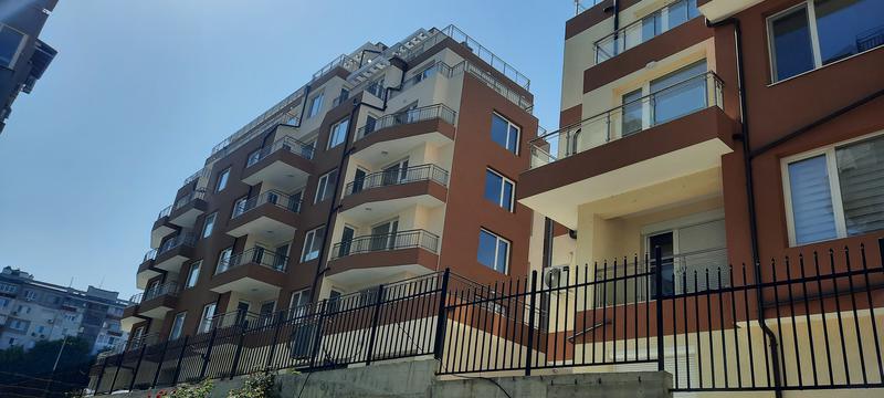 1- and 2-bedroom apartments, shops, garages and parking spaces in developed neighbourhood of Burgas