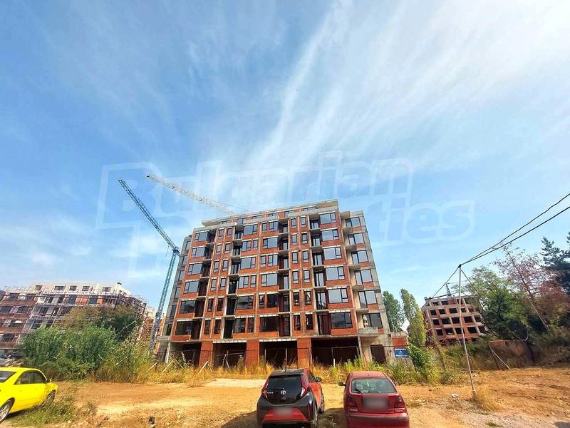 Apartments with 1, 2 or 3 bedrooms and views to the mountains in a new building with convenient access to Simeonovsko shose Blvd.