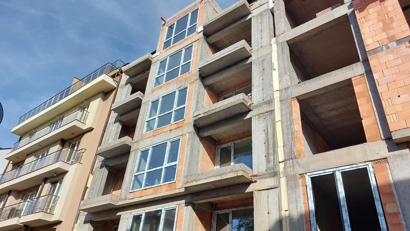 Квартиры в небольшом доме с удобным расположением к театрам, школам и магазинам Квартиры в небольшом доме с удобным расположением к театрам, школам и магазинам
