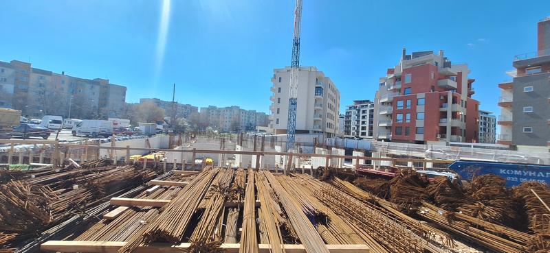 9-етажна сграда с разнообразни по разпределение и изложение двустайни, тристайни и четиристайни апартаменти 9-етажна сграда с разнообразни по разпределение и изложение двустайни, тристайни и четиристайни апартаменти