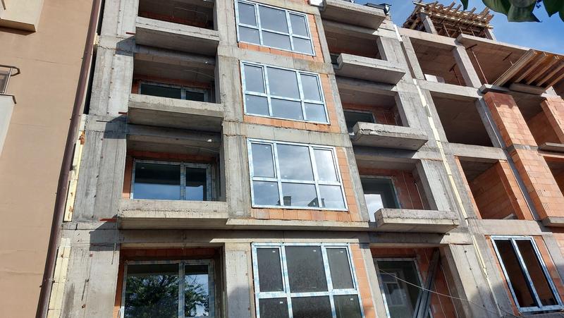 Квартиры в небольшом доме с удобным расположением к театрам, школам и магазинам Квартиры в небольшом доме с удобным расположением к театрам, школам и магазинам