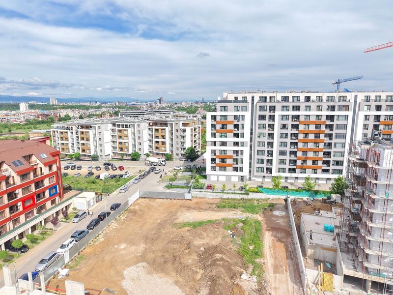 Здание, объединяющее городскую динамику и близость к природе Здание, объединяющее городскую динамику и близость к природе