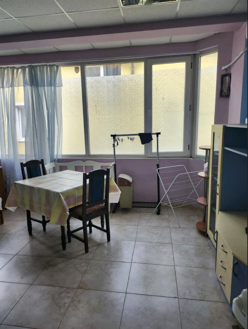 Стая с общо ползване на санитарно помощение и кухня Стая с общо ползване на санитарно помощение и кухня