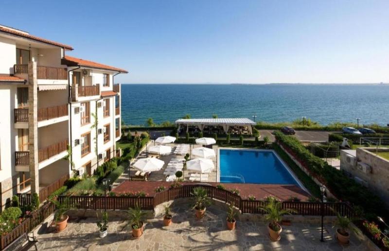 Furnished apartment in a well maintained complex with low fee Furnished apartment in a well maintained complex with low fee