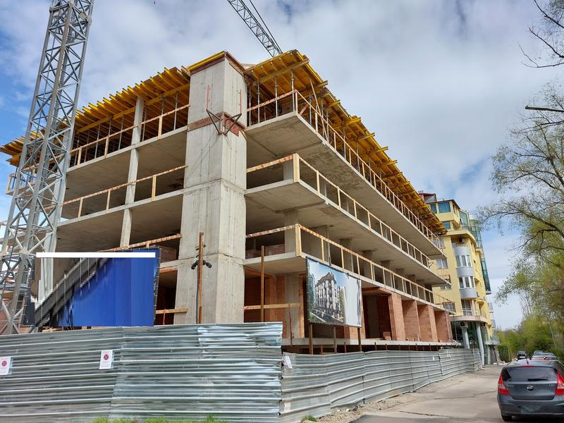 Luxury energy-efficient construction near South Park, metro station and large shopping centers Luxury energy-efficient construction near South Park, metro station and large shopping centers