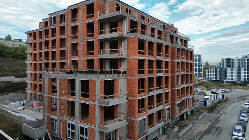 Комфортабельные апартаменты с высокими потолками в хорошо обжитом столичном районе Комфортабельные апартаменты с высокими потолками в хорошо обжитом столичном районе
