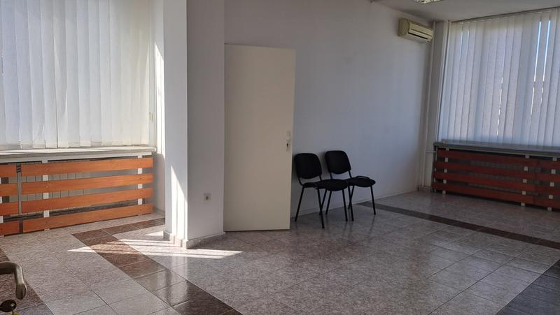 Modern offices with central heating and convenient access Modern offices with central heating and convenient access
