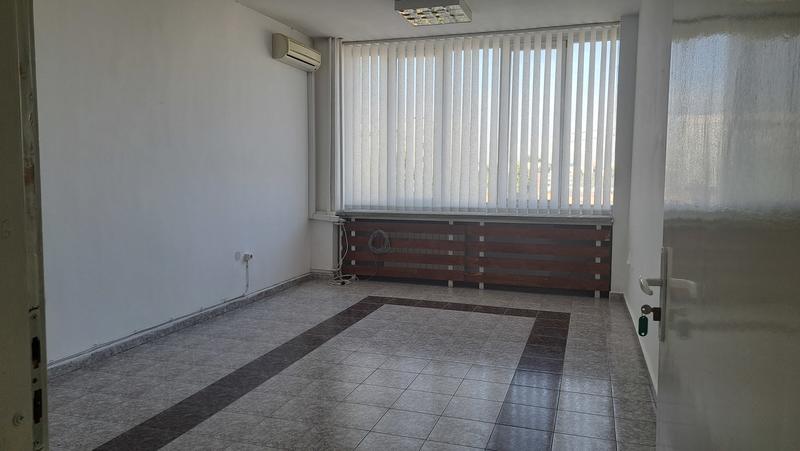 Modern offices with central heating and convenient access Modern offices with central heating and convenient access