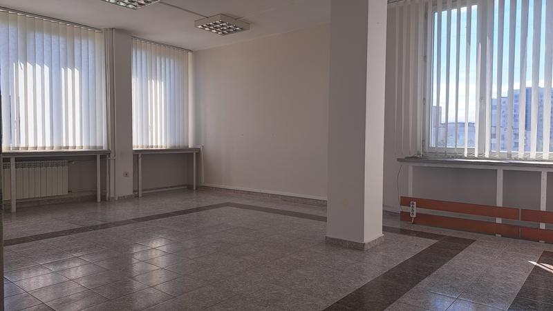 Modern offices with central heating and convenient access Modern offices with central heating and convenient access