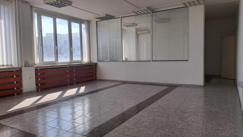 Modern offices with central heating and convenient access Modern offices with central heating and convenient access