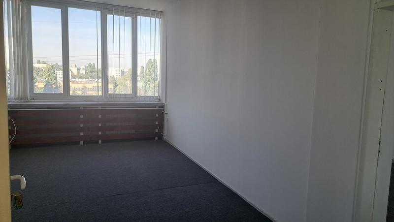 Modern offices with central heating and convenient access Modern offices with central heating and convenient access