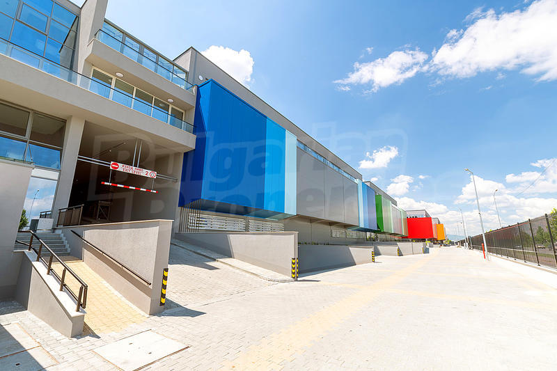 Имот за инвестиции с офиси, складове, търговски помещения до бул. Ботевградско шосе Имот за инвестиции с офиси, складове, търговски помещения до бул. Ботевградско шосе