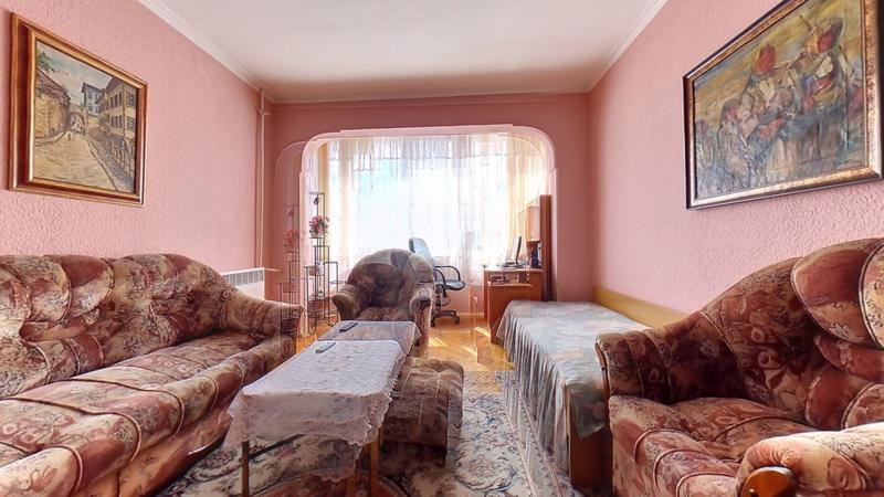 Bright property with prime location in panel building with renovated roof Bright property with prime location in panel building with renovated roof