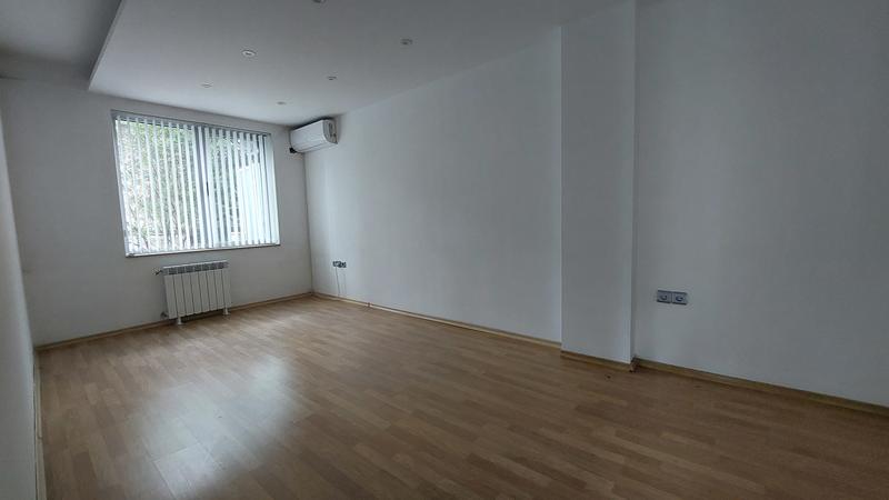Excellent business environment for a daycare center, children's center, language school with two underground parking spaces Excellent business environment for a daycare center, children's center, language school with two underground parking spaces