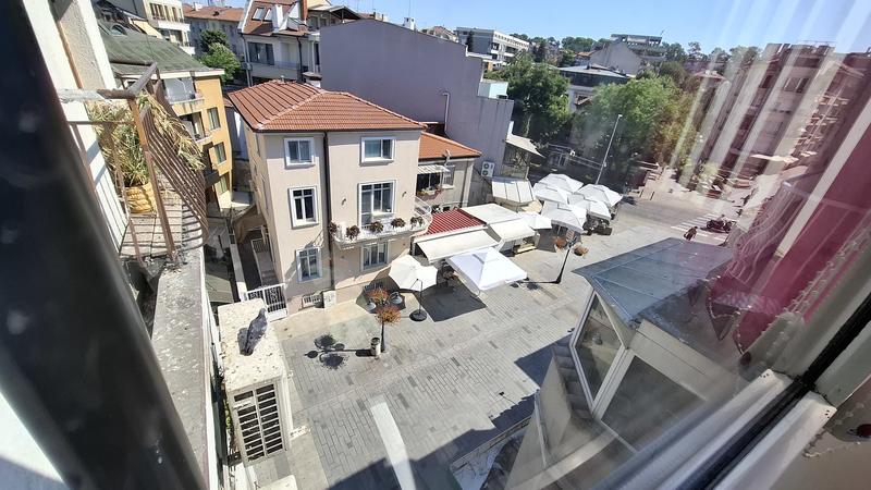 Двухкомнатная квартира в самом центре, в 200 метрах от пляжа Двухкомнатная квартира в самом центре, в 200 метрах от пляжа