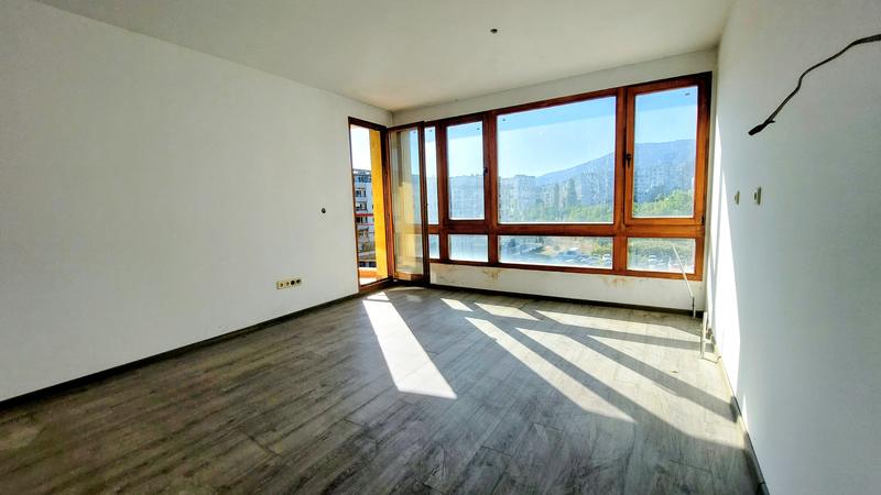 Turnkey finished apartment near Billa store and with convenient access to President Lincoln Boulevard Turnkey finished apartment near Billa store and with convenient access to President Lincoln Boulevard