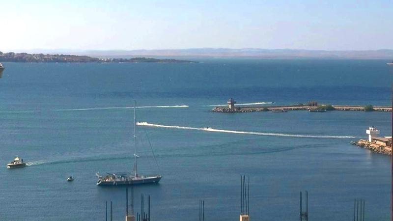Обзаведен апартамент в сграда на 400 м от морето Обзаведен апартамент в сграда на 400 м от морето