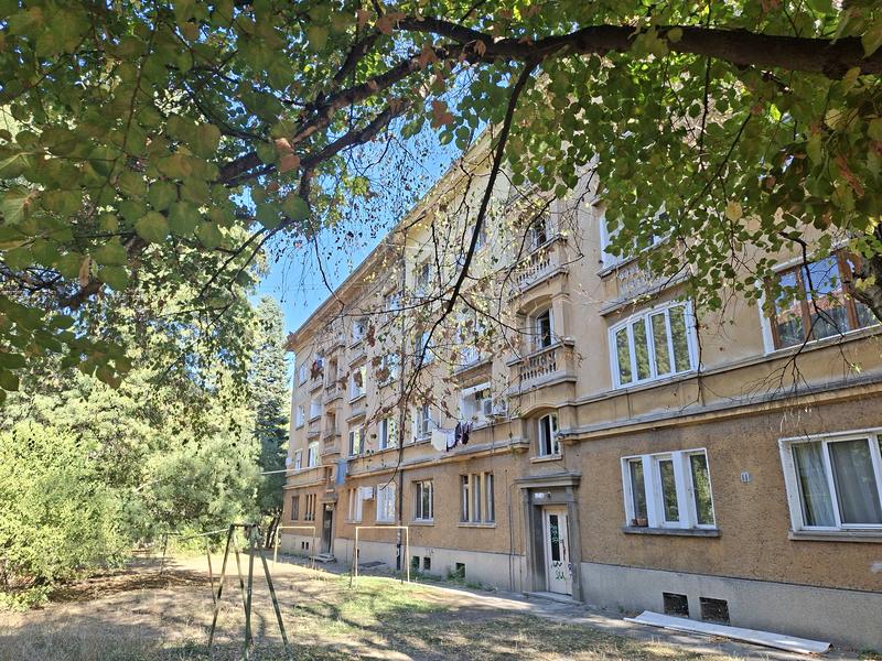 Кирпичная квартира со встроенной кухней рядом с детским садом и парком Кирпичная квартира со встроенной кухней рядом с детским садом и парком
