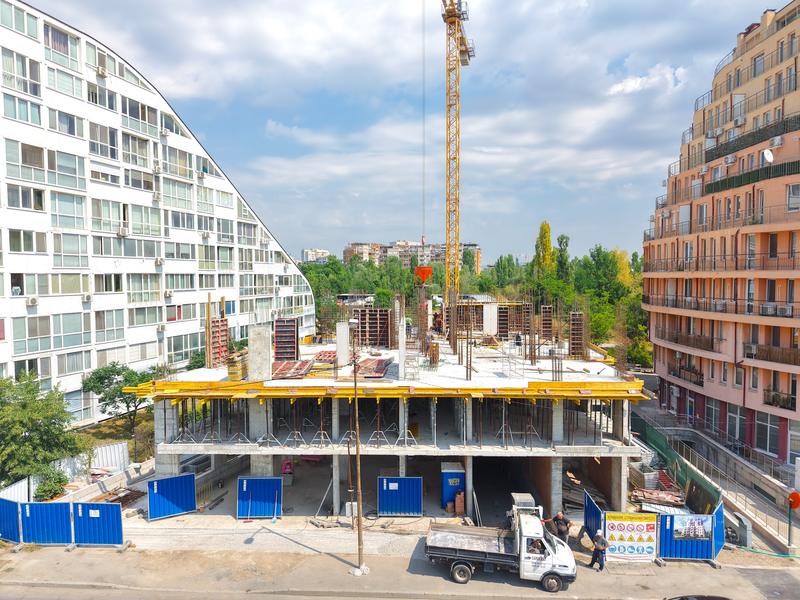 Modern complex with spacious layouts and sunny balconies Modern complex with spacious layouts and sunny balconies