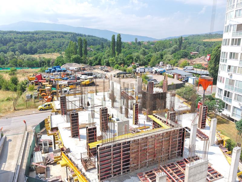 Modern complex with spacious layouts and sunny balconies Modern complex with spacious layouts and sunny balconies