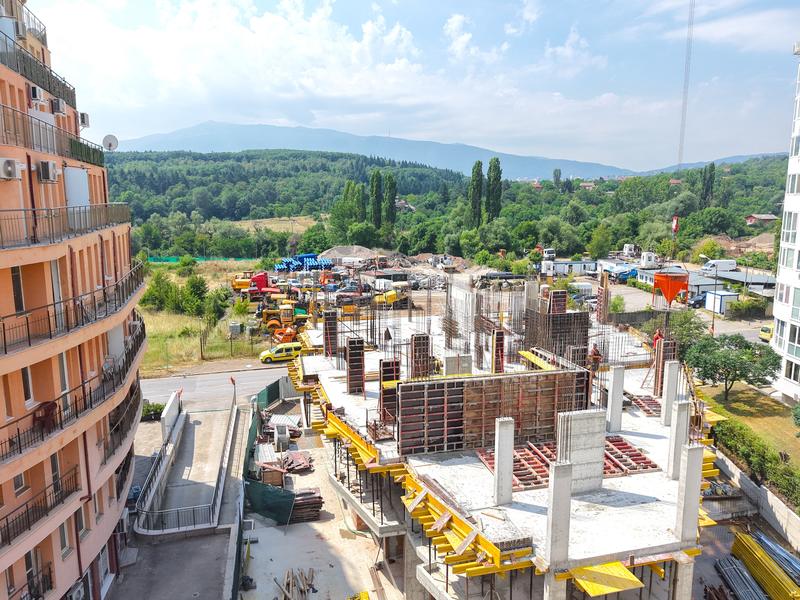 Modern complex with spacious layouts and sunny balconies Modern complex with spacious layouts and sunny balconies