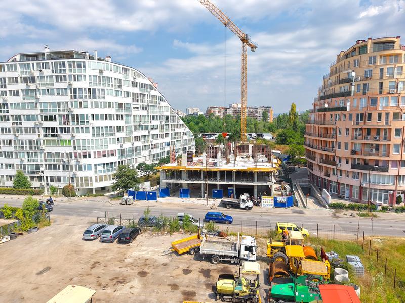 Modern complex with spacious layouts and sunny balconies Modern complex with spacious layouts and sunny balconies