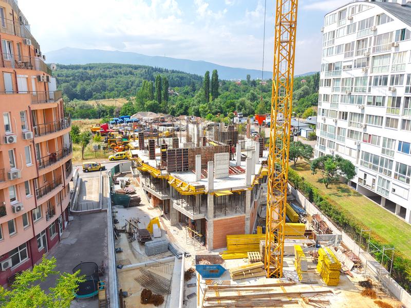 Modern complex with spacious layouts and sunny balconies Modern complex with spacious layouts and sunny balconies