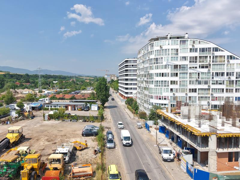 Modern complex with spacious layouts and sunny balconies Modern complex with spacious layouts and sunny balconies