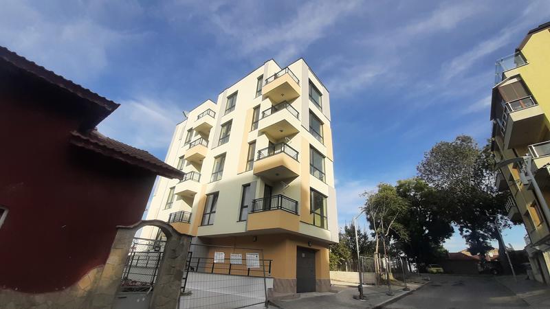 Последен тристаен апартамент до магазин Била и училище Последен тристаен апартамент до магазин Била и училище