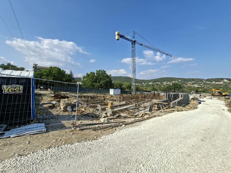 Четырехэтажный дом с панорамным видом на море рядом с детским садом, автобусной остановкой и супермаркетами Четырехэтажный дом с панорамным видом на море рядом с детским садом, автобусной остановкой и супермаркетами