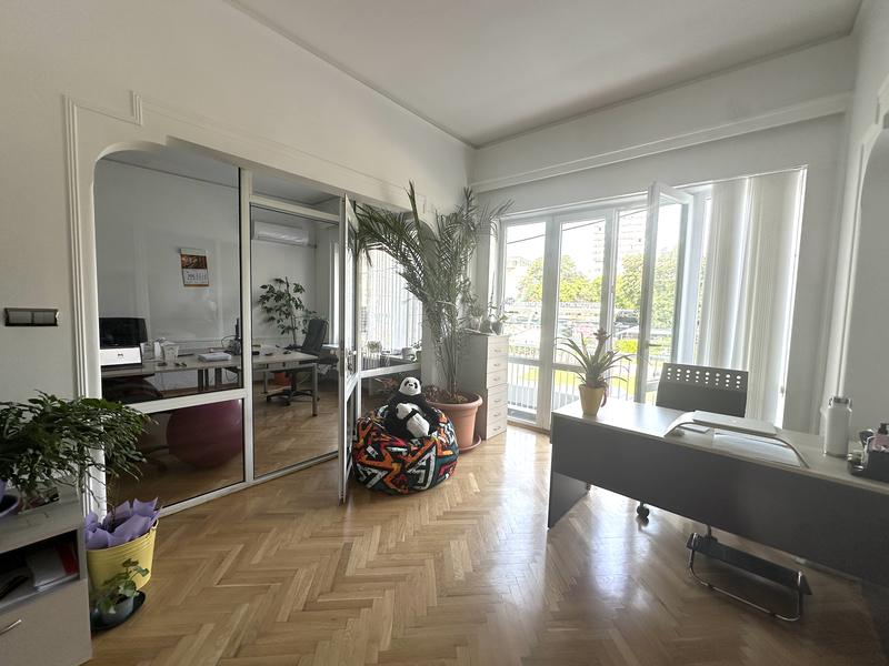 Аристократичен просторен имот в сърцето на София Аристократичен просторен имот в сърцето на София