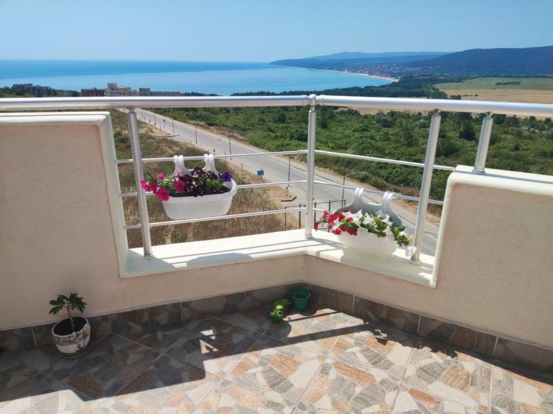 Напълно обзаведен апартамент в затворен комплекс с удобства на 800 м от плажа Напълно обзаведен апартамент в затворен комплекс с удобства на 800 м от плажа