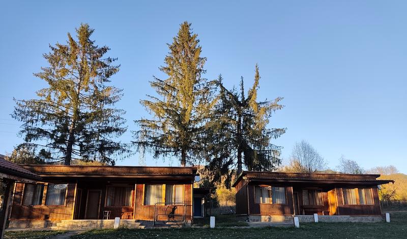 Tourist property with 20 beds, kitchen and dining room and 5 acres of land