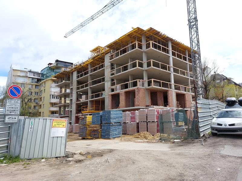 Luxury energy-efficient construction near South Park, metro station and large shopping centers