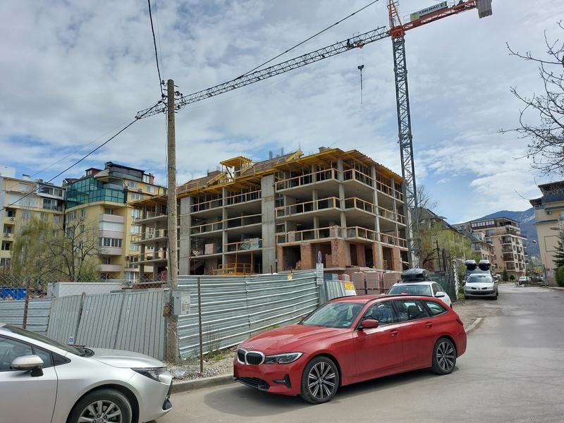 Luxury energy-efficient construction near South Park, metro station and large shopping centers