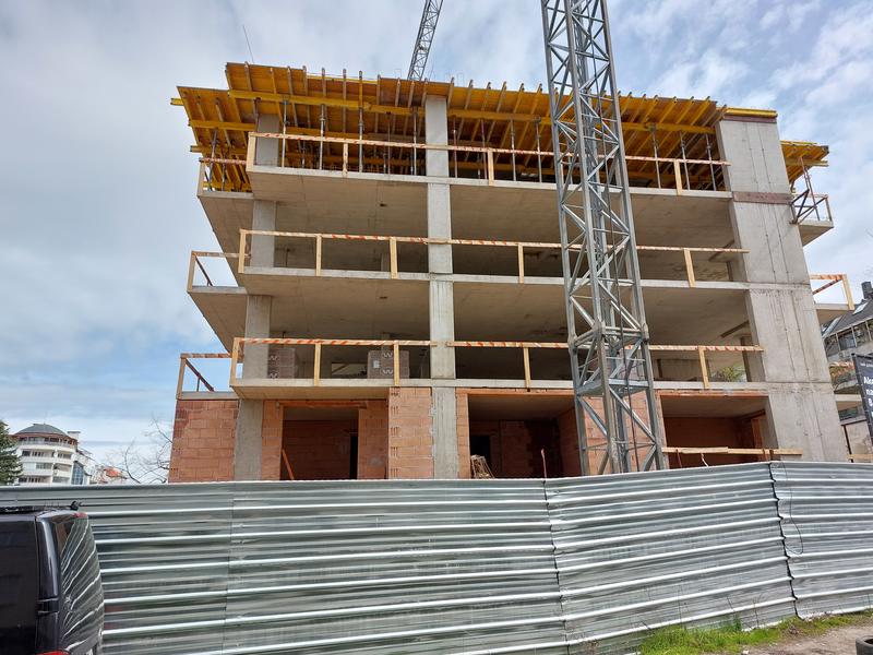 Luxury energy-efficient construction near South Park, metro station and large shopping centers