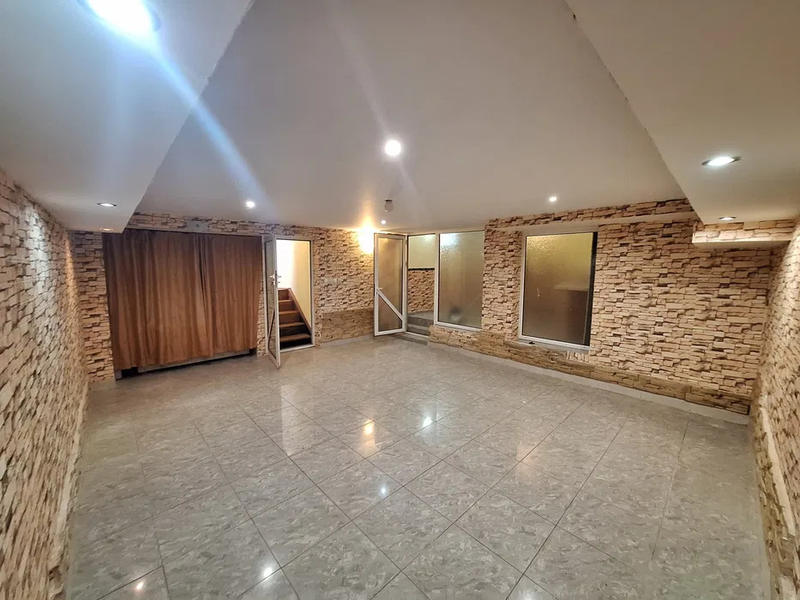 Property suitable for a cocktail bar, office, studio, shop, or small business