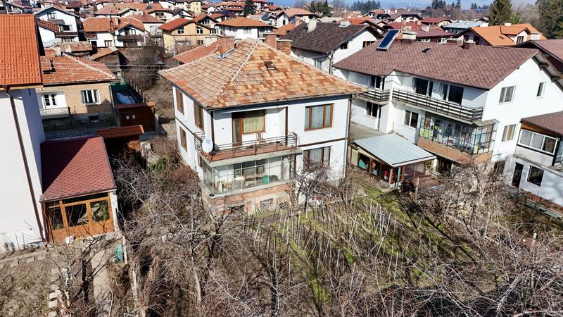 Two-storey house with a declaration in a popular winter resort