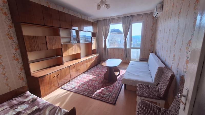 Bright and comfortable home in a maintained building with lift and secure access